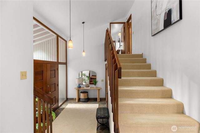 10785 Bill Point Crest NE, Bainbridge Island, WA 98110