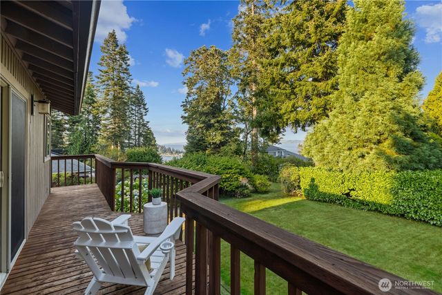 10785 Bill Point Crest NE, Bainbridge Island, WA 98110