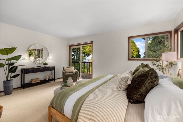 10785 Bill Point Crest NE, Bainbridge Island, WA 98110