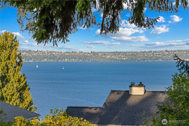 10785 Bill Point Crest NE, Bainbridge Island, WA 98110