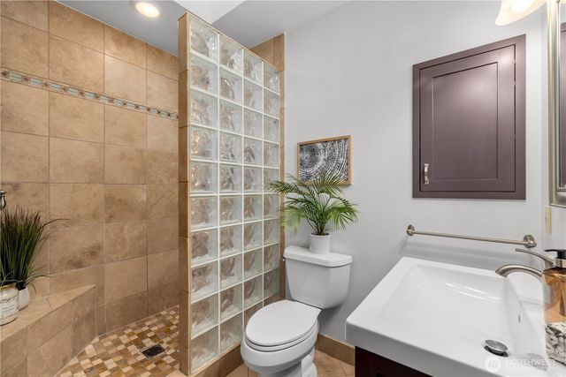 10785 Bill Point Crest NE, Bainbridge Island, WA 98110