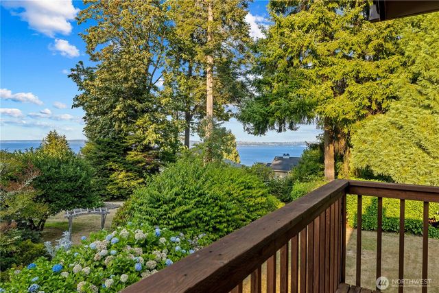 10785 Bill Point Crest NE, Bainbridge Island, WA 98110