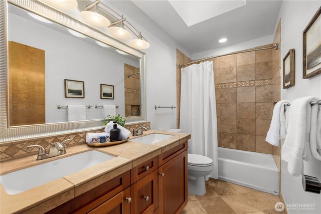 10785 Bill Point Crest NE, Bainbridge Island, WA 98110