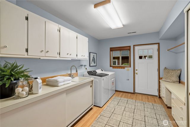 10785 Bill Point Crest NE, Bainbridge Island, WA 98110