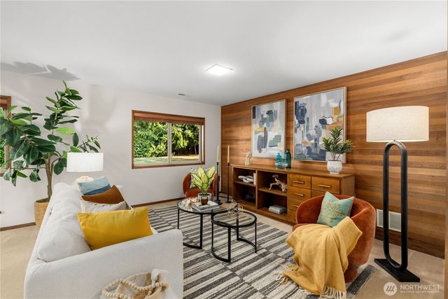 10785 Bill Point Crest NE, Bainbridge Island, WA 98110