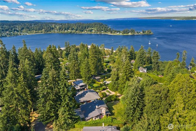 10785 Bill Point Crest NE, Bainbridge Island, WA 98110
