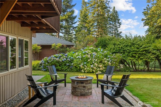10785 Bill Point Crest NE, Bainbridge Island, WA 98110