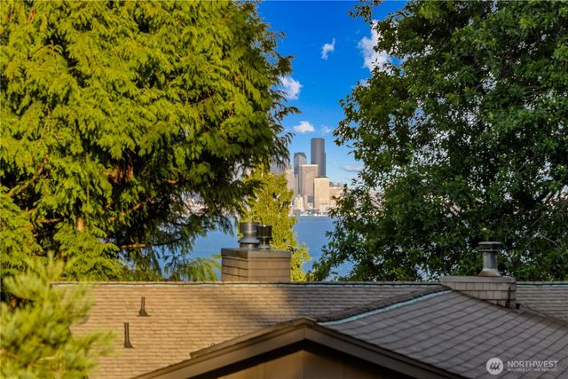 10785 Bill Point Crest NE, Bainbridge Island, WA 98110