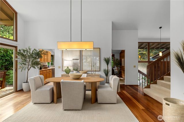 10785 Bill Point Crest NE, Bainbridge Island, WA 98110