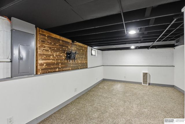 2533 N 49th Street, Omaha, NE 68104