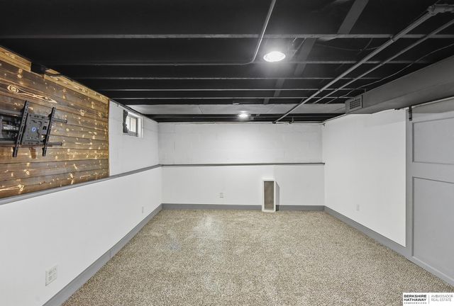 2533 N 49th Street, Omaha, NE 68104