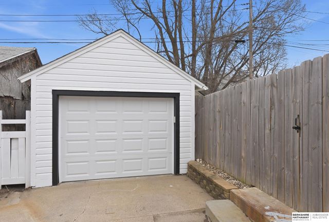 2533 N 49th Street, Omaha, NE 68104