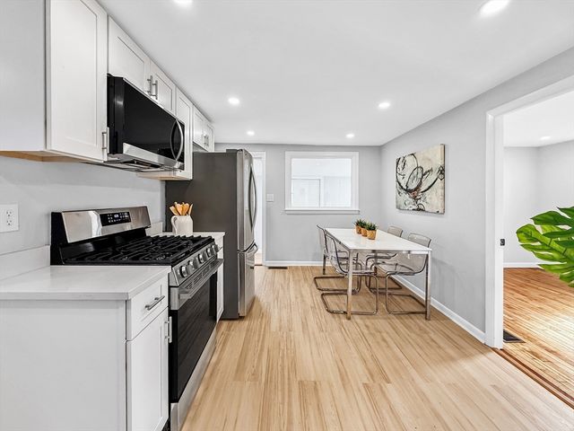 87 Arborway Dr, Braintree, MA 02184