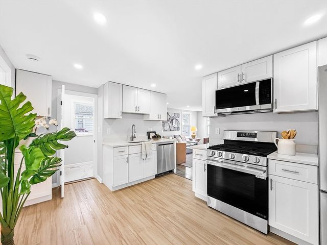 87 Arborway Dr, Braintree, MA 02184