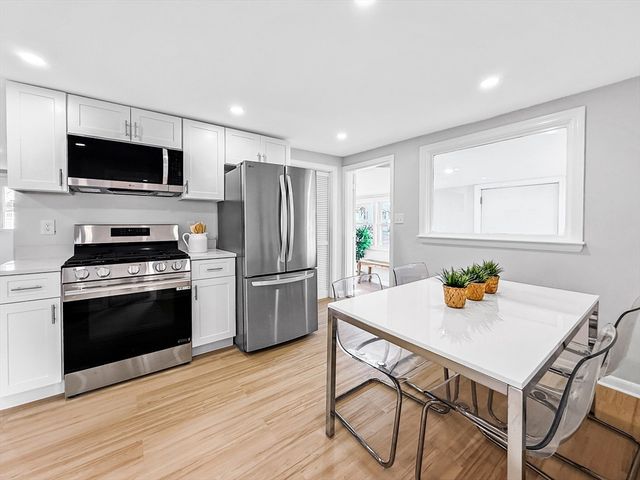 87 Arborway Dr, Braintree, MA 02184