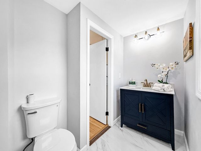 87 Arborway Dr, Braintree, MA 02184