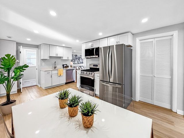 87 Arborway Dr, Braintree, MA 02184