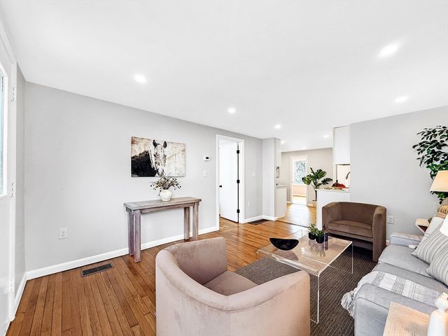 87 Arborway Dr, Braintree, MA 02184