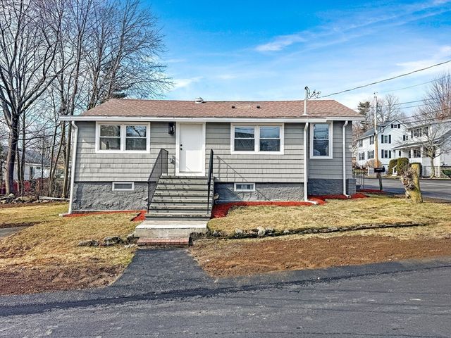 87 Arborway Dr, Braintree, MA 02184