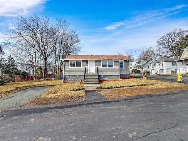 87 Arborway Dr, Braintree, MA 02184