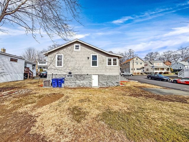 87 Arborway Dr, Braintree, MA 02184