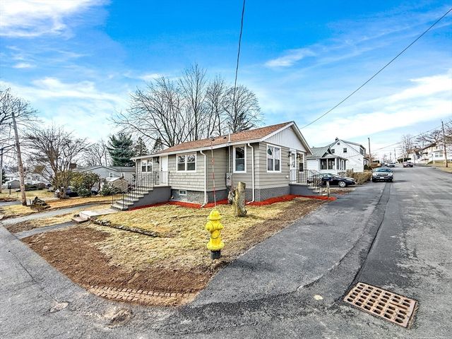 87 Arborway Dr, Braintree, MA 02184