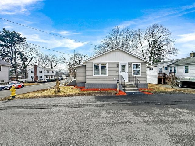 87 Arborway Dr, Braintree, MA 02184