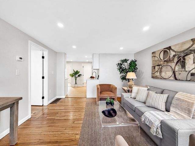 87 Arborway Dr, Braintree, MA 02184