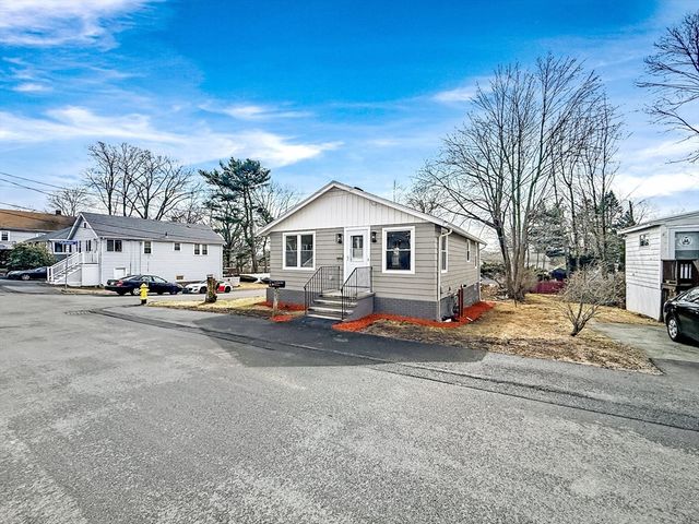 87 Arborway Dr, Braintree, MA 02184