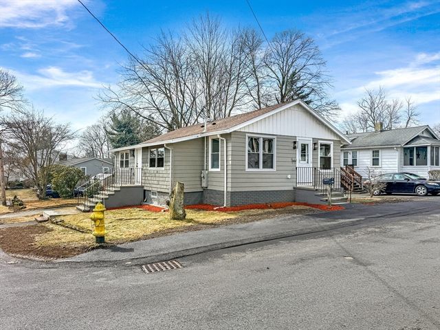 87 Arborway Dr, Braintree, MA 02184