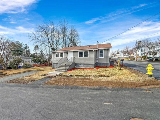 87 Arborway Dr, Braintree, MA 02184