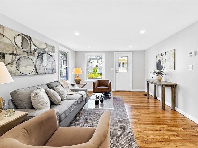 87 Arborway Dr, Braintree, MA 02184