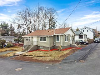 87 Arborway Dr, Braintree, MA 02184