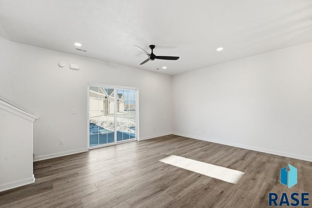 1263 N Marion Rd Road 5, Sioux Falls, SD 57107