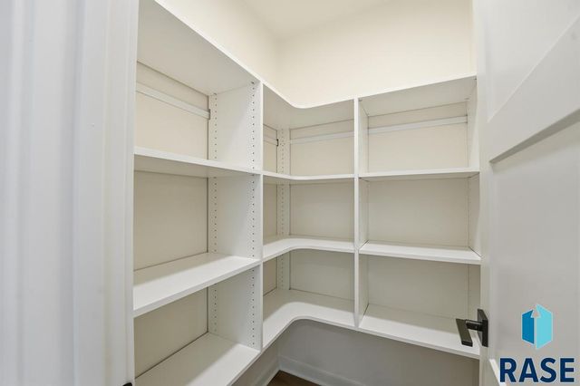 1263 N Marion Rd Road 5, Sioux Falls, SD 57107