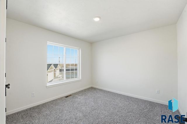 1263 N Marion Rd Road 5, Sioux Falls, SD 57107