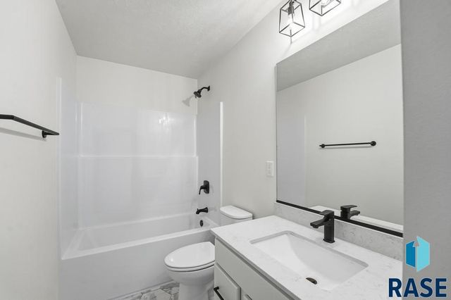 1263 N Marion Rd Road 5, Sioux Falls, SD 57107