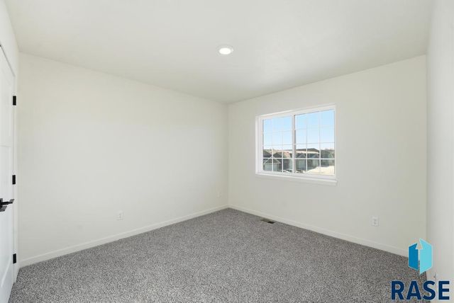 1263 N Marion Rd Road 5, Sioux Falls, SD 57107