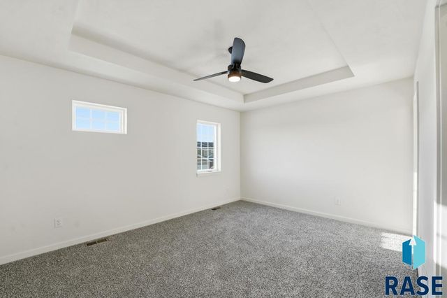 1263 N Marion Rd Road 5, Sioux Falls, SD 57107