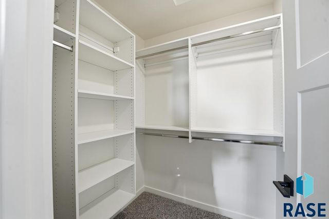 1263 N Marion Rd Road 5, Sioux Falls, SD 57107