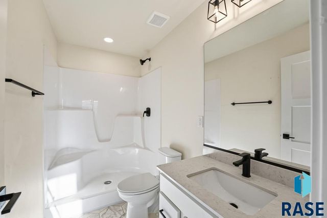 1263 N Marion Rd Road 5, Sioux Falls, SD 57107