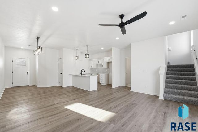 1263 N Marion Rd Road 5, Sioux Falls, SD 57107