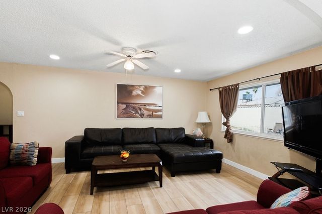 4092 East Harmon Avenue, Las Vegas, NV 89121