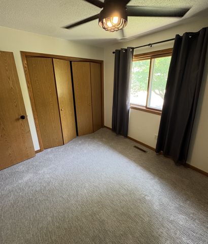 3822 9th Ave SW, Rochester, MN 55902