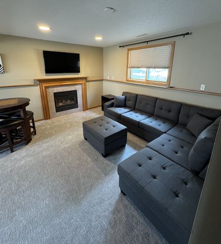 3822 9th Ave SW, Rochester, MN 55902