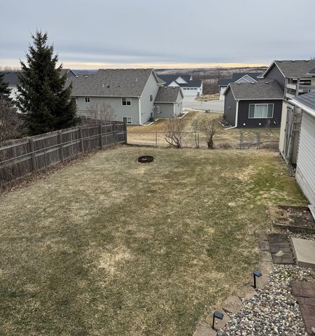 3822 9th Ave SW, Rochester, MN 55902