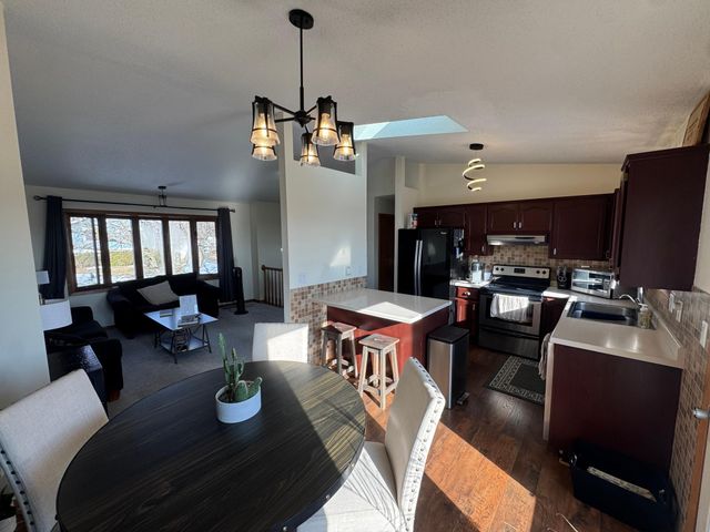 3822 9th Ave SW, Rochester, MN 55902