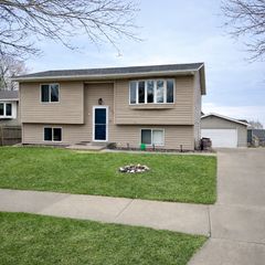 3822 9th Ave SW, Rochester, MN 55902