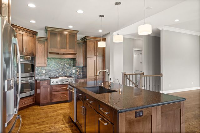 1209 MARCASSIN DR, Columbia, MO 65201