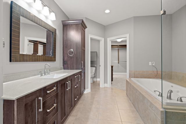 1209 MARCASSIN DR, Columbia, MO 65201